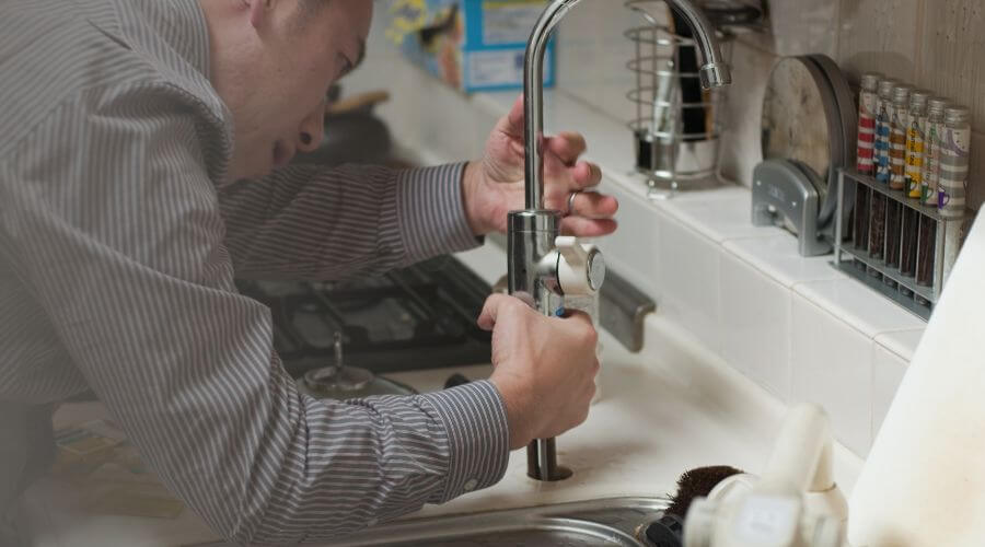 Expert burst pipe repair services in Daisetta, TX